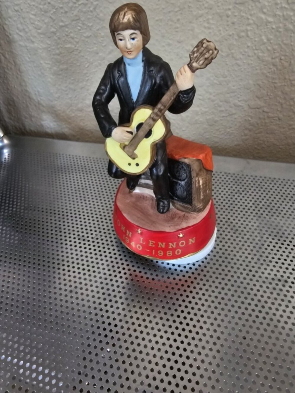 John Lennon 1940-1980 Music Box Sitting Porcelain plays Imagine Vintage Beatles